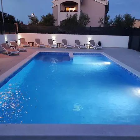 Viktor And Guest house